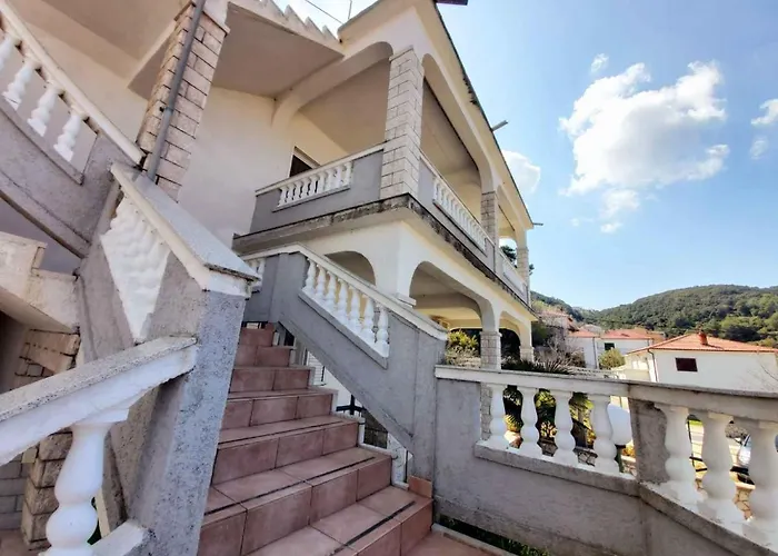 Apartment In Supetar - Insel Brac 42678 *